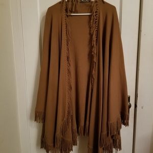 Light brown fringe shaw